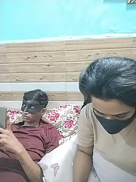 Snapshot of ZyphiaLive chatting on June 9, 5:52 am ZyphiaLive online show from June 9, 5:52 am