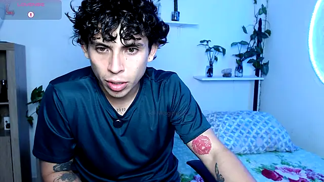 Magnuz Col online show from April 21, 1:42 am