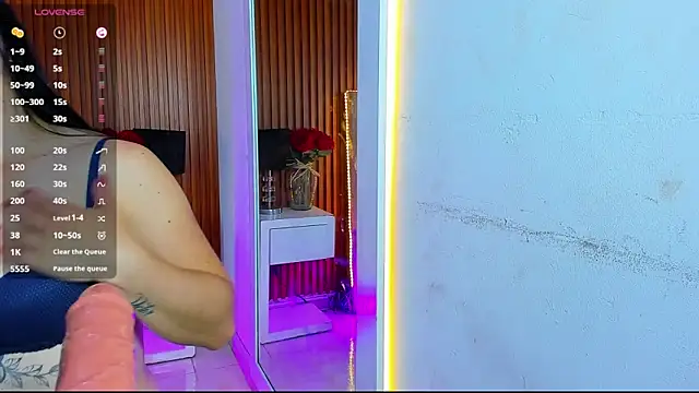 Snapshot of whitney_white_ chatting on March 9, 8:13 pm whitney white online show from March 9, 8:13 pm