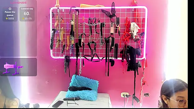 Slave Melany bdsm online show from March 12, 12:33 pm