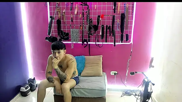 Slave Melany bdsm online show from April 18, 12:42 pm