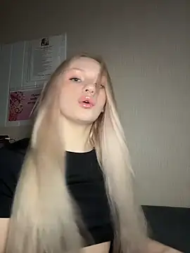 DayaFoxy online show from April 10, 1:05 pm