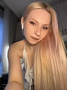 Snapshot of DayaFoxy chatting on April 27, 1:20 pm DayaFoxy online show from April 27, 1:20 pm