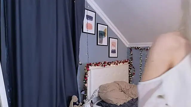 Naomi Demio online show from April 15, 12:34 pm