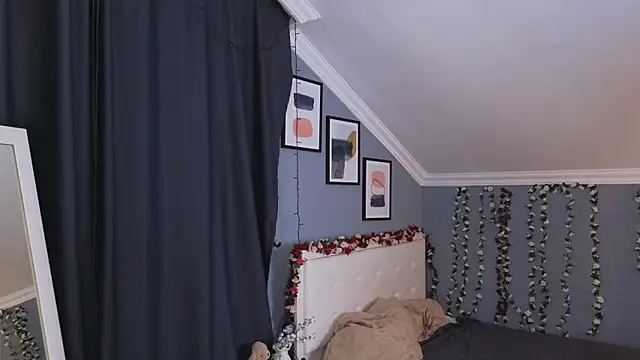 Naomi Demio online show from April 26, 12:25 pm