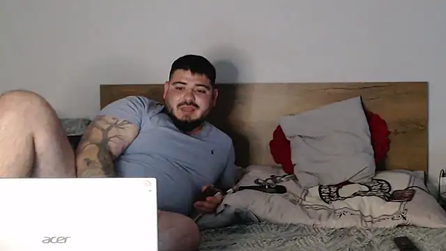 HiddendesireXO01 online show from March 6, 8:16 pm