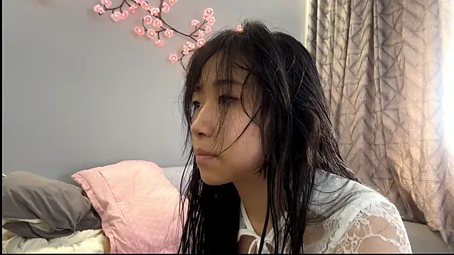 SweetMiaXO online show from April 24, 1:30 am