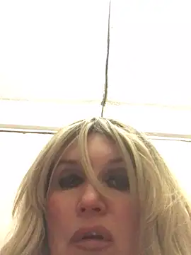 Snapshot of Snejnaya chatting on February 21, 5:25 pm Snejnaya online show from February 21, 5:25 pm