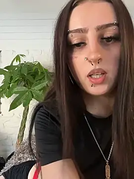 Snapshot of bellaxlauren chatting on June 19, 5:39 pm bellaxlauren online show from June 19, 5:39 pm