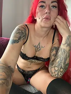 Snapshot of MrsRedFoxy chatting on July 6, 11:18 am MrsRedFoxy online show from July 6, 11:18 am