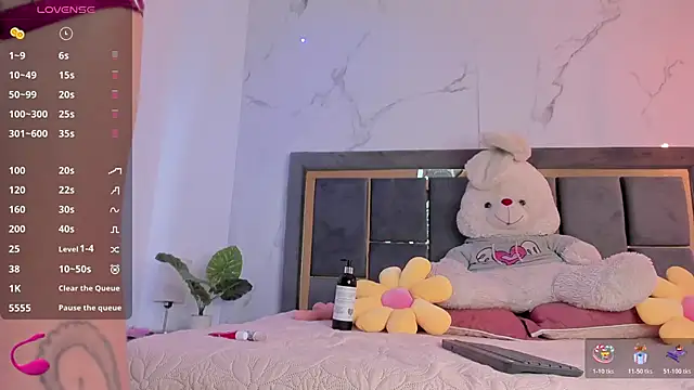 Snapshot of Doll_Luna_ chatting on February 11, 3:11 am Doll Luna online show from February 11, 3:11 am