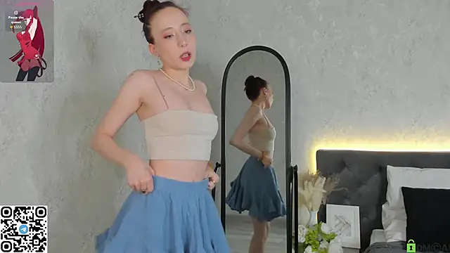 Snapshot of Lea_much chatting on February 24, 2:20 am Lea much online show from February 24, 2:20 am