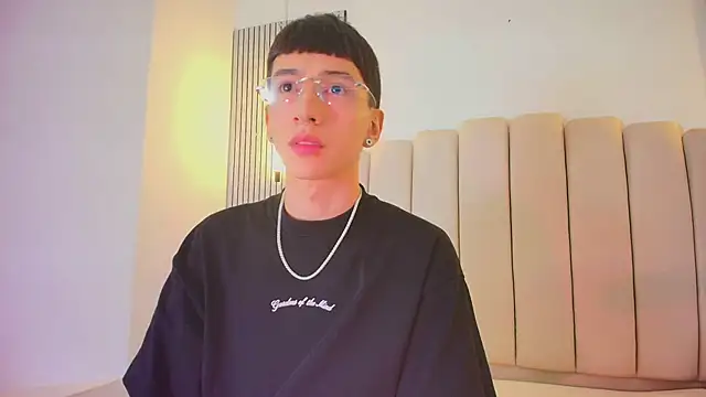 lian cameron online show from April 22, 3:53 am