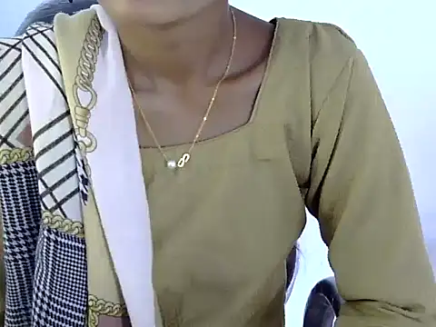 Snapshot of Kulsum_S chatting on February 25, 7:40 am Kulsum S online show from February 25, 7:40 am