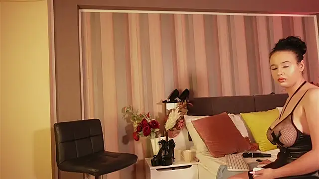 MavisReeve online show from March 18, 4:37 am