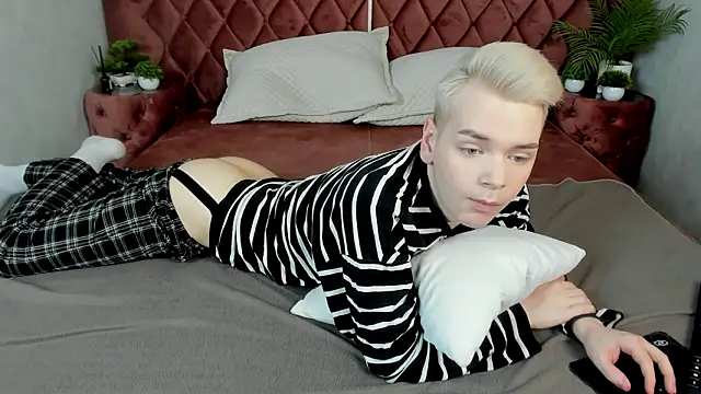 Je Salvatore online show from March 5, 6:31 am