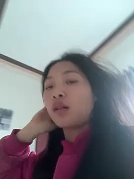 Snapshot of Lyn-be99 chatting on February 3, 6:22 am Lyn-be99 online show from February 3, 6:22 am