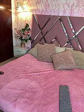 SOPHIIE LUX  online show from February 25, 7:01 pm