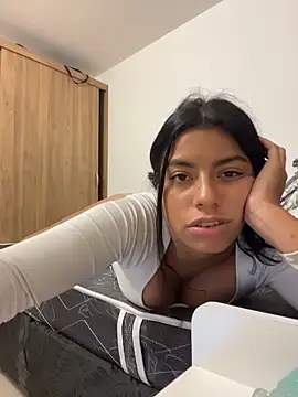 Laia white online show from April 22, 11:28 pm