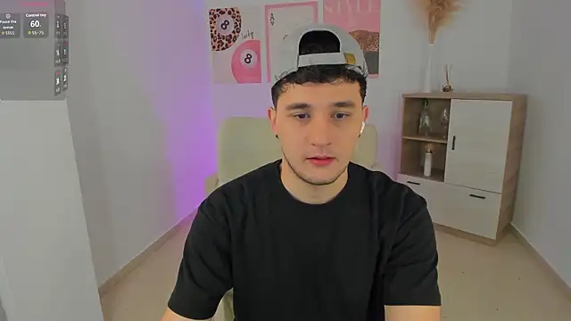 Snapshot of Massimo_Fiore chatting on February 13, 9:33 pm Massimo Fiore online show from February 13, 9:33 pm