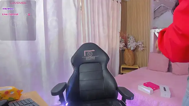 JENNA TAY1 online show from July 21, 7:05 pm