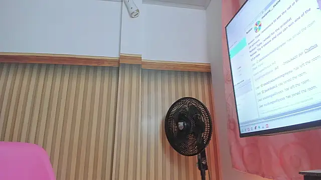 Melanie  Evans online show from April 15, 10:55 am