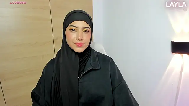 LAY LA  online show from February 16, 9:55 pm