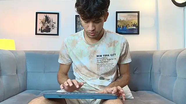 PRETTY COCK1 online show from February 18, 7:15 am