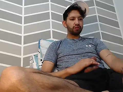 thomass1018 online show from April 22, 4:30 pm