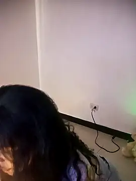 Snapshot of _aish_a chatting on May 3, 11:05 am aish a online show from May 3, 11:05 am