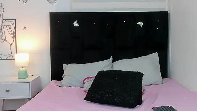 Snapshot of Brenda_Karter chatting on July 8, 7:18 pm Brenda Karter online show from July 8, 7:18 pm
