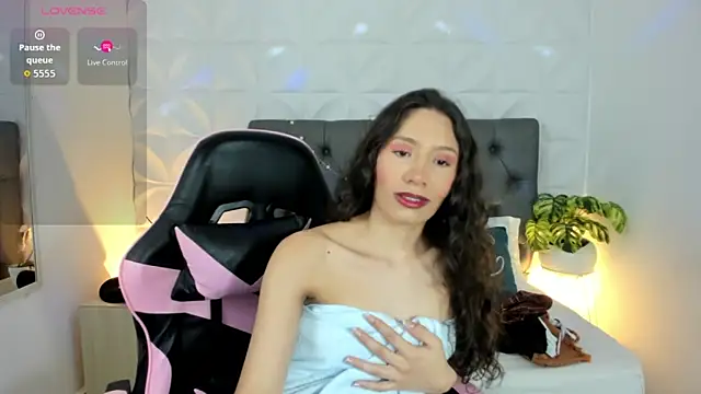Snapshot of valeryn__rosse chatting on May 1, 2:27 am valeryn rosse online show from May 1, 2:27 am