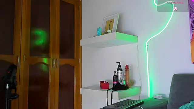 cmila0713 online show from April 23, 12:23 am