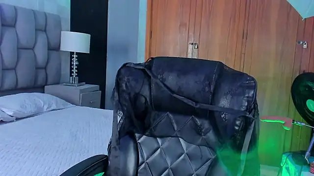 SweetDevil 7 online show from February 2, 8:51 pm