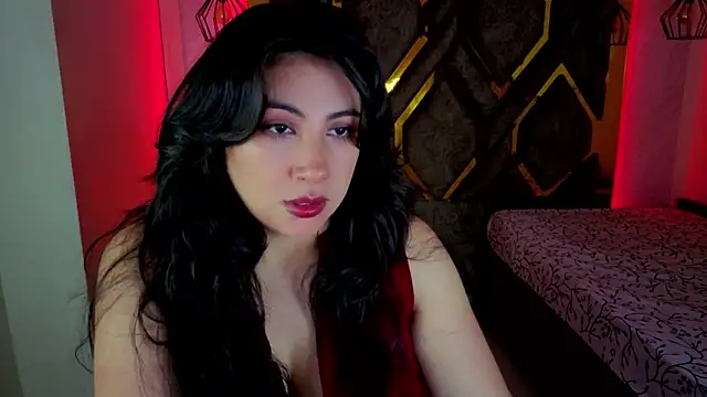 Snapshot of Luvienne chatting on February 9, 7:29 pm Luvienne online show from February 9, 7:29 pm