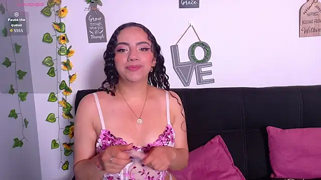 emiily curly online show from April 23, 11:20 am