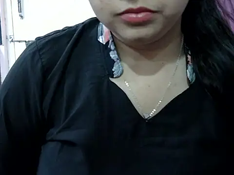 Cute Aliyaa online show from April 21, 12:44 pm