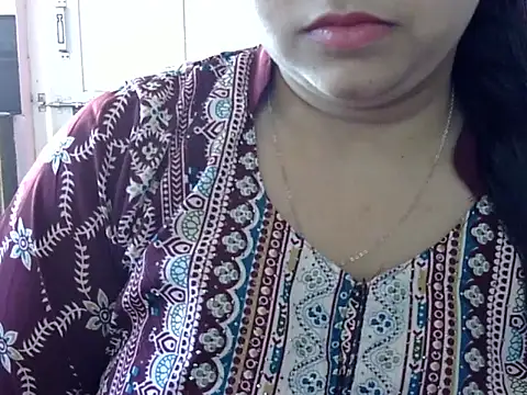 Cute Aliyaa online show from April 22, 9:22 am