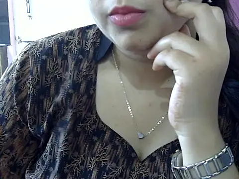 Cute Aliyaa online show from April 23, 9:30 am