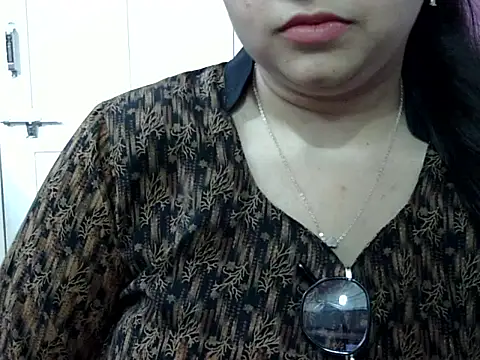 Cute Aliyaa online show from April 23, 2:30 pm