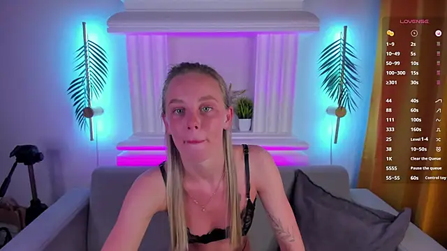 Tesssa Young online show from April 24, 1:08 am