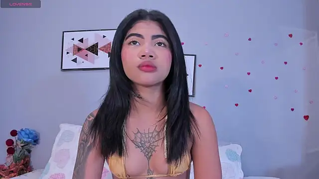 PauleteW10 online show from April 21, 12:55 pm