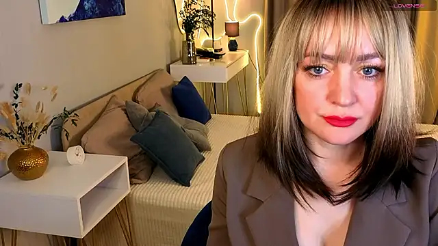 Oliiviaa  online show from February 24, 8:12 am