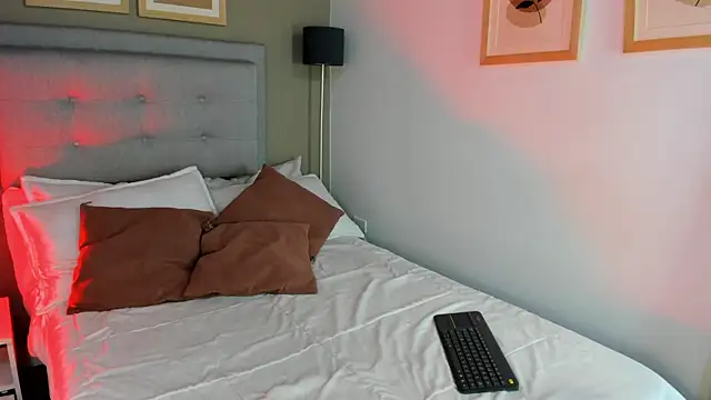 SalomeStorm  online show from February 17, 8:59 pm