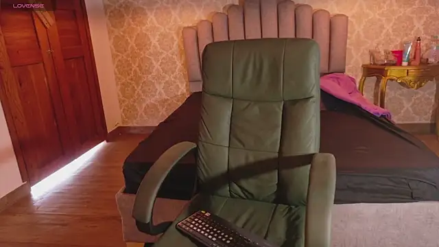 Red Scarlet16 online show from April 22, 11:56 am