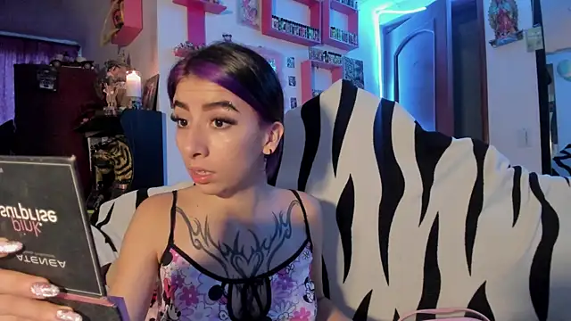 Snapshot of Rebecahart chatting on August 5, 11:17 pm Rebecahart online show from August 5, 11:17 pm
