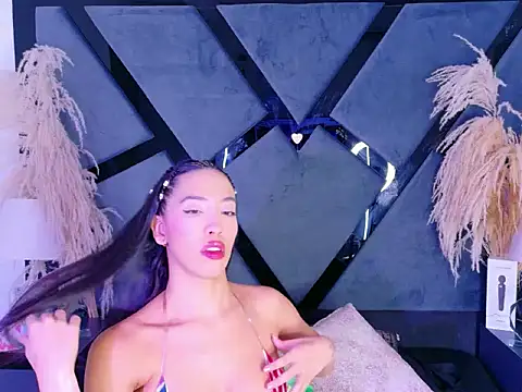 KylieWhitee online show from March 18, 1:25 pm