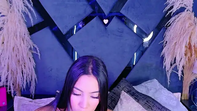 KylieWhitee online show from April 22, 2:40 pm