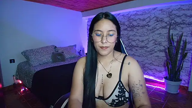 Snapshot of Camila_IRoose chatting on June 19, 11:30 pm Camila IRoose online show from June 19, 11:30 pm