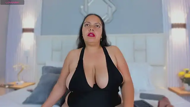 KataThonpson online show from March 10, 4:17 am